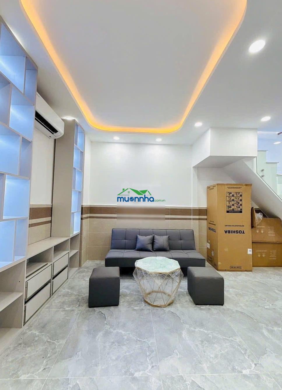 Bán nhà đẹp vào ở ngay trên đường bến vân đồn - 2