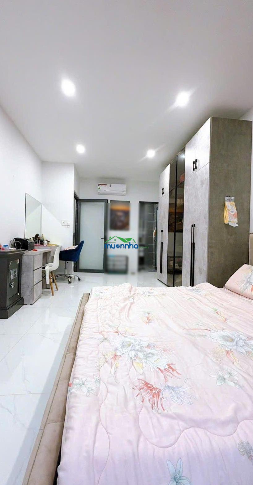 Mua bán nhà quận 4, trục đường khánh hội, 4 tầng hoàn công, nở hậu l vuông vắn!