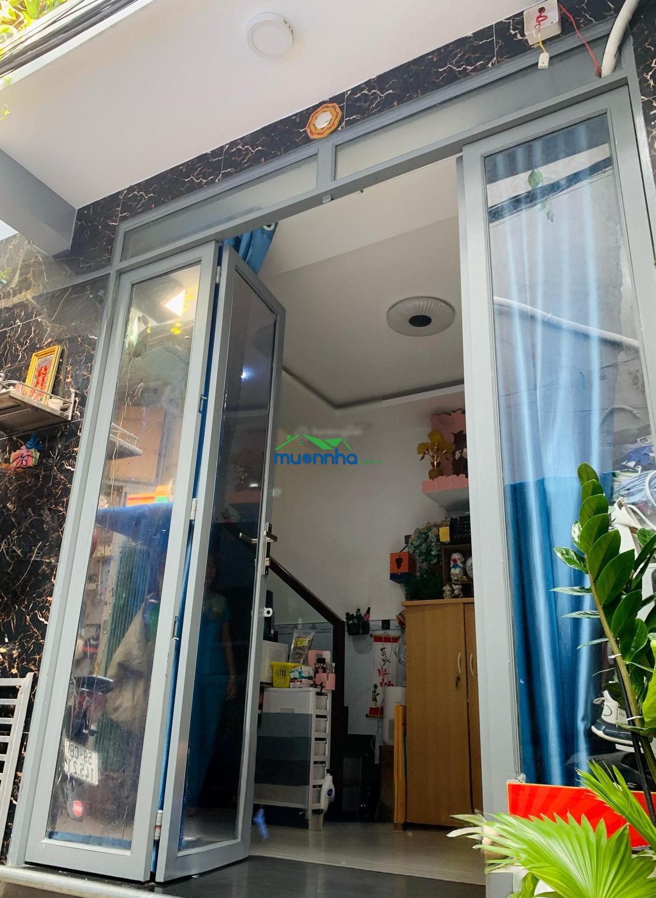 Tôi bán nhà 34 m2 sd, 1 trệt 1 lầu, cách hxh 10 m, tuyệt đẹp quận 7, giá: 1,2 tỷ - 3