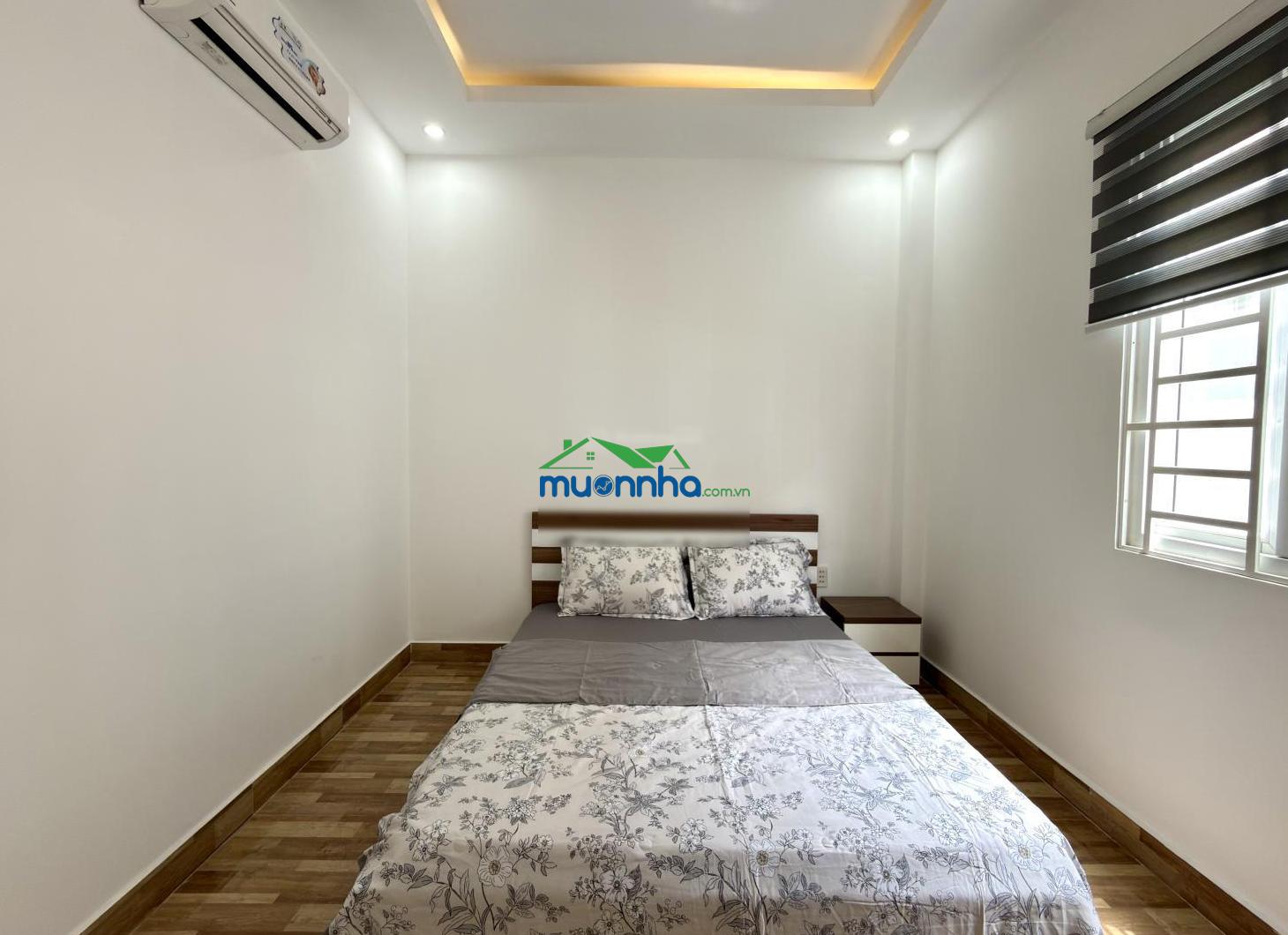 Nhà sau trường mầm non hoa đỗ quyên, dt: 4x13.5m, trệt, 3 lầu, 4pn, p.thờ, sân thượng, 5.75 tỷ