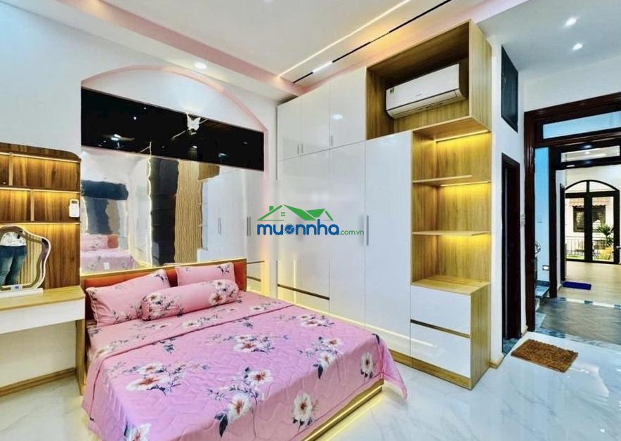 Nhà đẹp tặng full nội thất, hẻm xe hơi 5m, 72m2 (4mx18m), 3 tầng, gần nhà ga t3 - 2