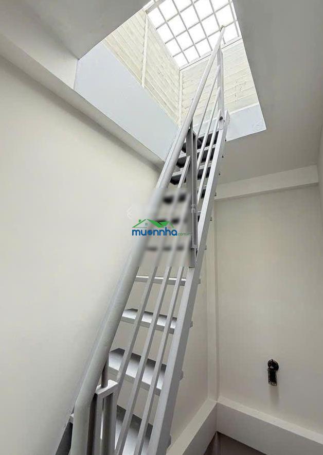 Nhà ngay phố ẩm thực nguyễn sơn, nhà có kết cấu đỉnh (4 tầng) vài bước ra phố ẩm thực nguyễn sơn
