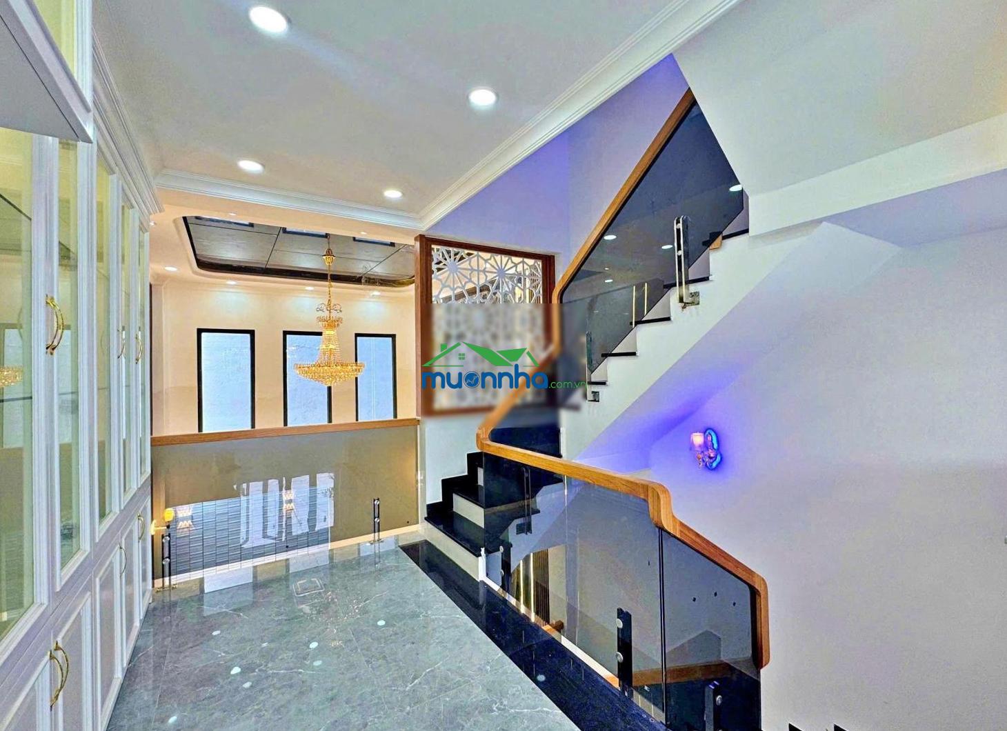 Nhà mới quốc lộ 13 - sát vạn phúc city. đúc btct 5 tầng vừa ở vừa kinh doanh. 5pn, 6wc, hướng đông