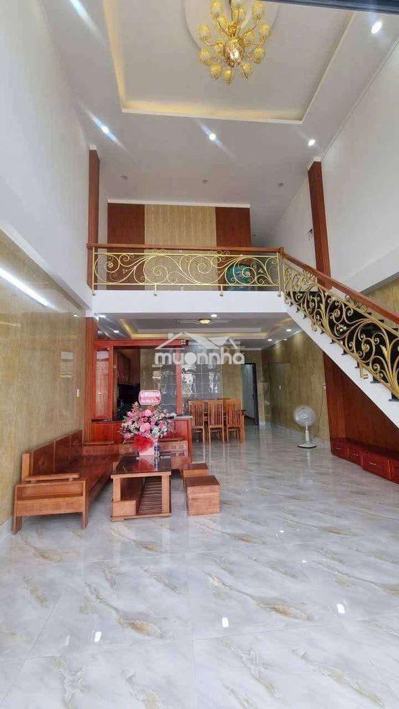 Căn nhà xây tâm huyết, nội thất cao cấp, vị trí đắc địa