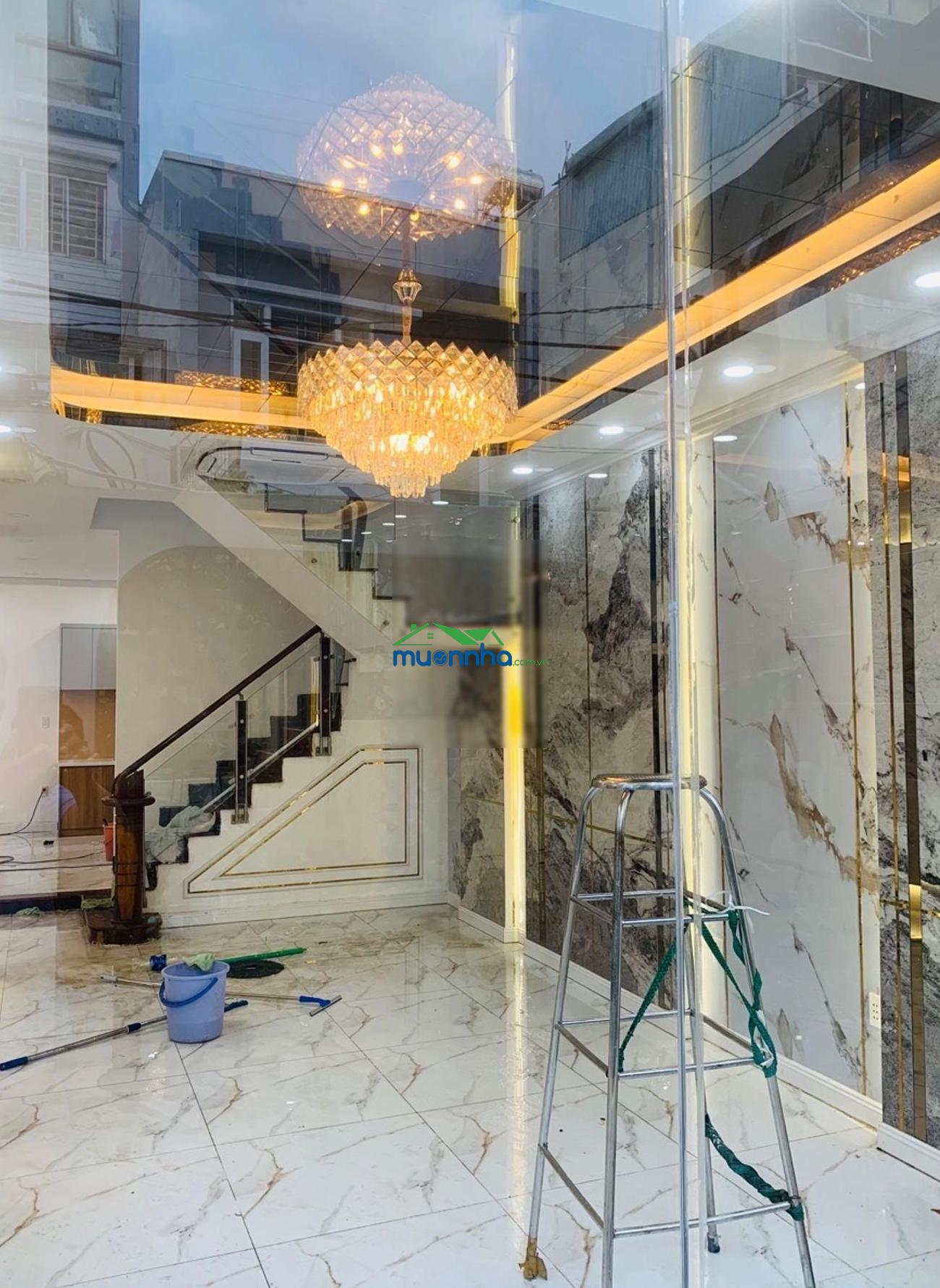 Biệt thự mini q7 - 107m2 ngang 7,5m - 3 tầng - hồ cá koi - sân vườn đậu ôtô