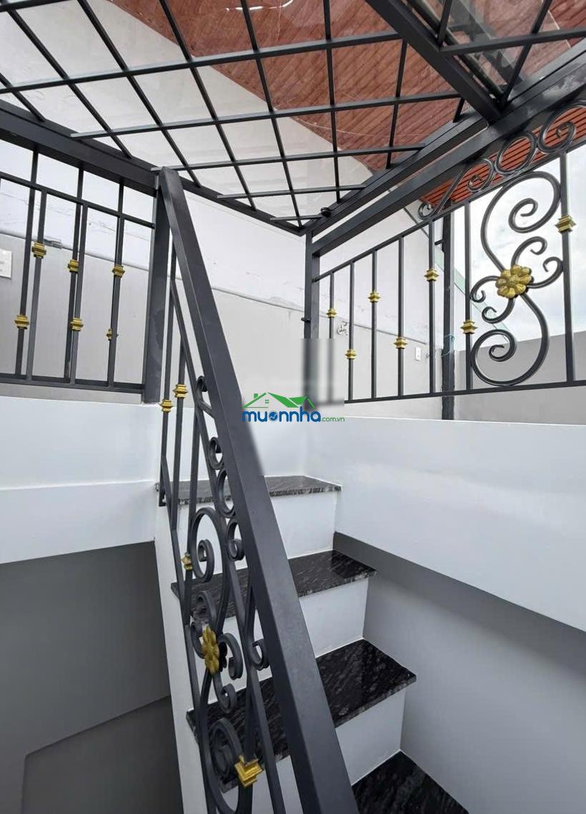 Nhà nhỏ trệt 2 lầu sân thượng đẹp ở liền 2pn 3wc đủ công năng 3ty150 - 3