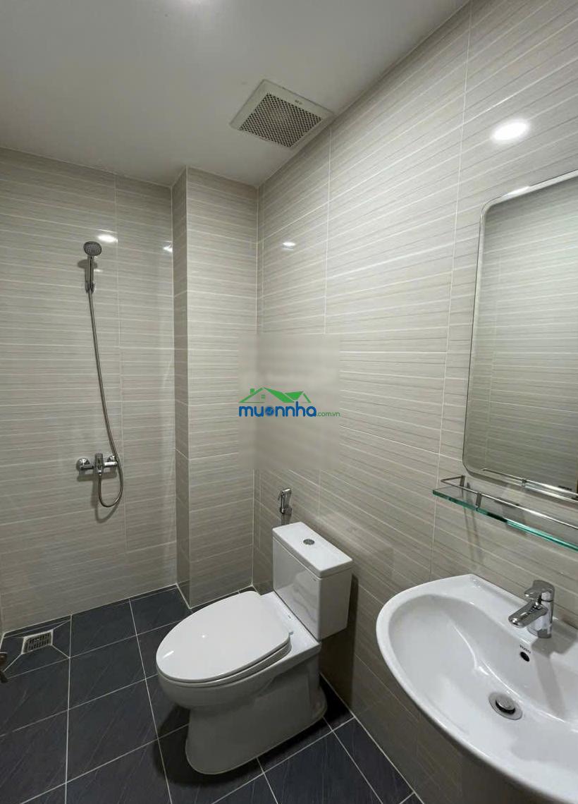 Nhà hẻm 606 xe hơi, xe tải đậu ba tháng hai. dt 4.1x8.3m. nh 4.42m. nhà mới 3 tầng bt. giá 6.8 tỷ