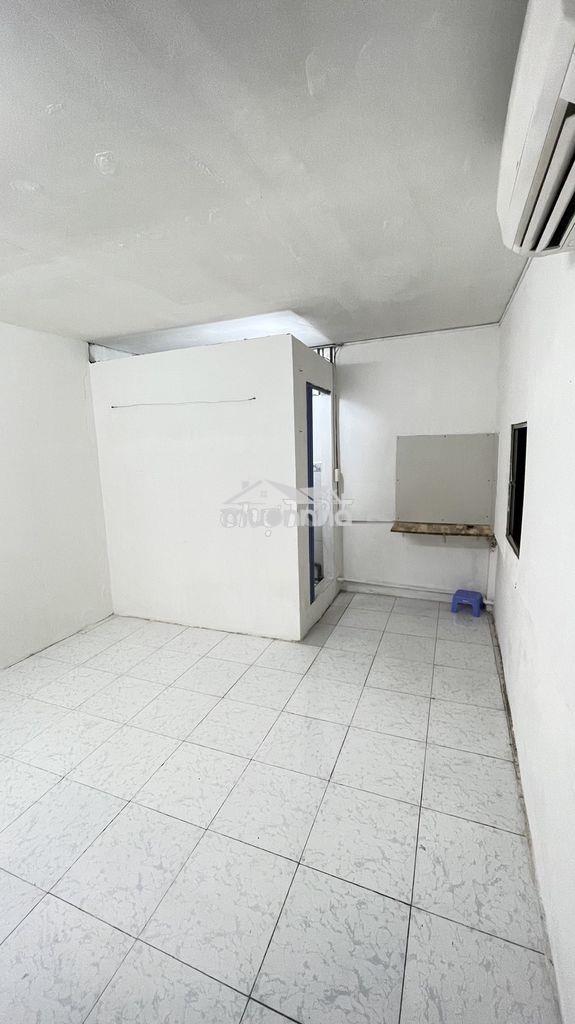 Phòng trọ giá rẻ ngay sân bay, 21/1 trường sơn q. tân bình