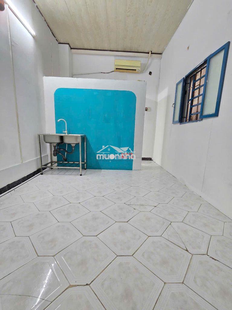 Phòng máy lạnh sạch sẽ giá rẻ ngay lý chính thắng