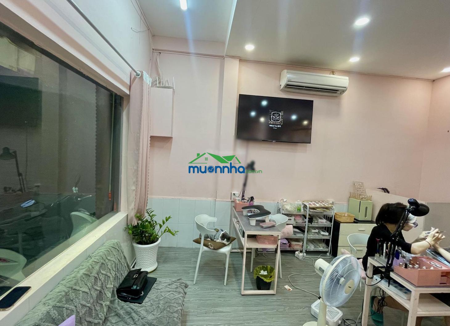Cần bán gấp nên hạ sâu. gần mặt tiền, ngang 4.8m chuẩn kết cấu nở hậu nhẹ. chuẩn pháp lý