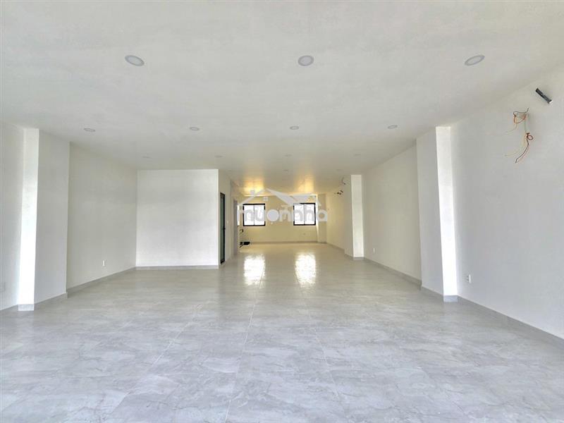 Nhà vp 600m² vạn phúc, có hầm, sẵn văn phòng, phù hợp làm vp công ty