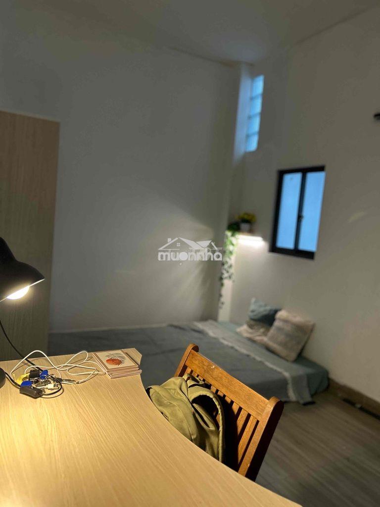 Phòng ban công, có nội thất đường đặng thùy trâm , gần trường văn lang