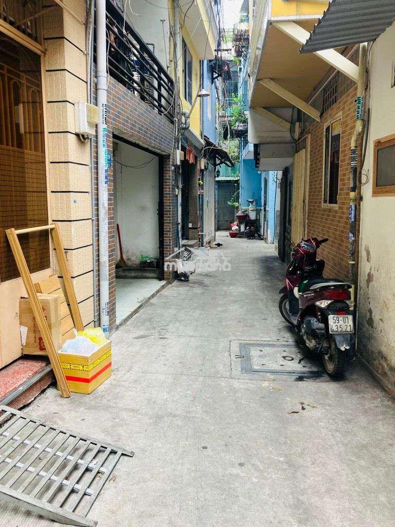 Nhà quận 10_3tầng_ ngang 4m_ hẻm 3m_đường cmt8_95m2 sàn chỉ 6.x tỷ