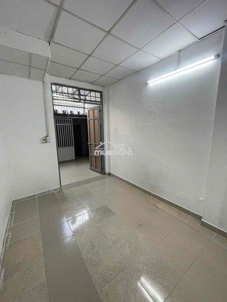 Nhà 1 trệt 1 lửng 2pn mới sơn gần đỗ xuân hợp plb q9