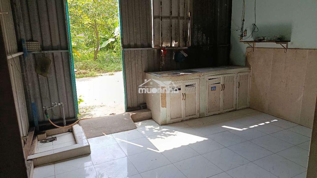 Nhà cho thuê 1tr 1 gác full đường xe hơi tới nơi ngã 4 bình phước - Ảnh 2