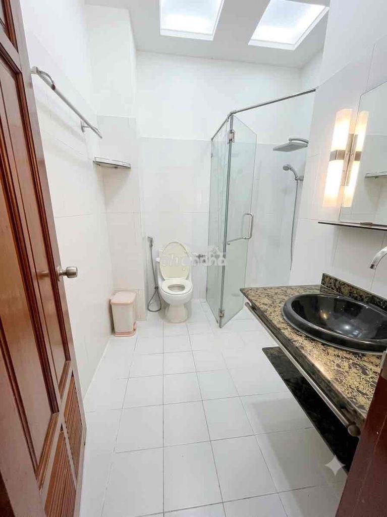 Cho thuê phòng 35m2 ban công, 439 hòa hảo q10 - gần uef, y - 4