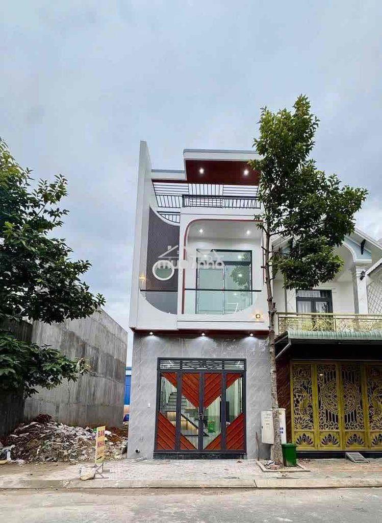 Chủ ngộp ngân hàng bán gấp nhà 2 lầu tân hiệp tân uyên