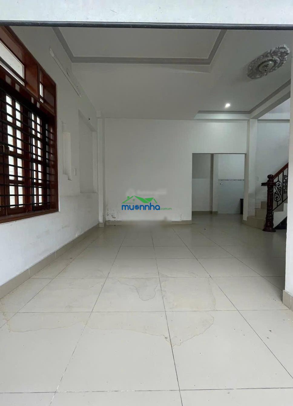 Nhà hiệp thành , gần đại học bình dương , gần ngã 3 khu k8. sẵn 2 máy lạnh