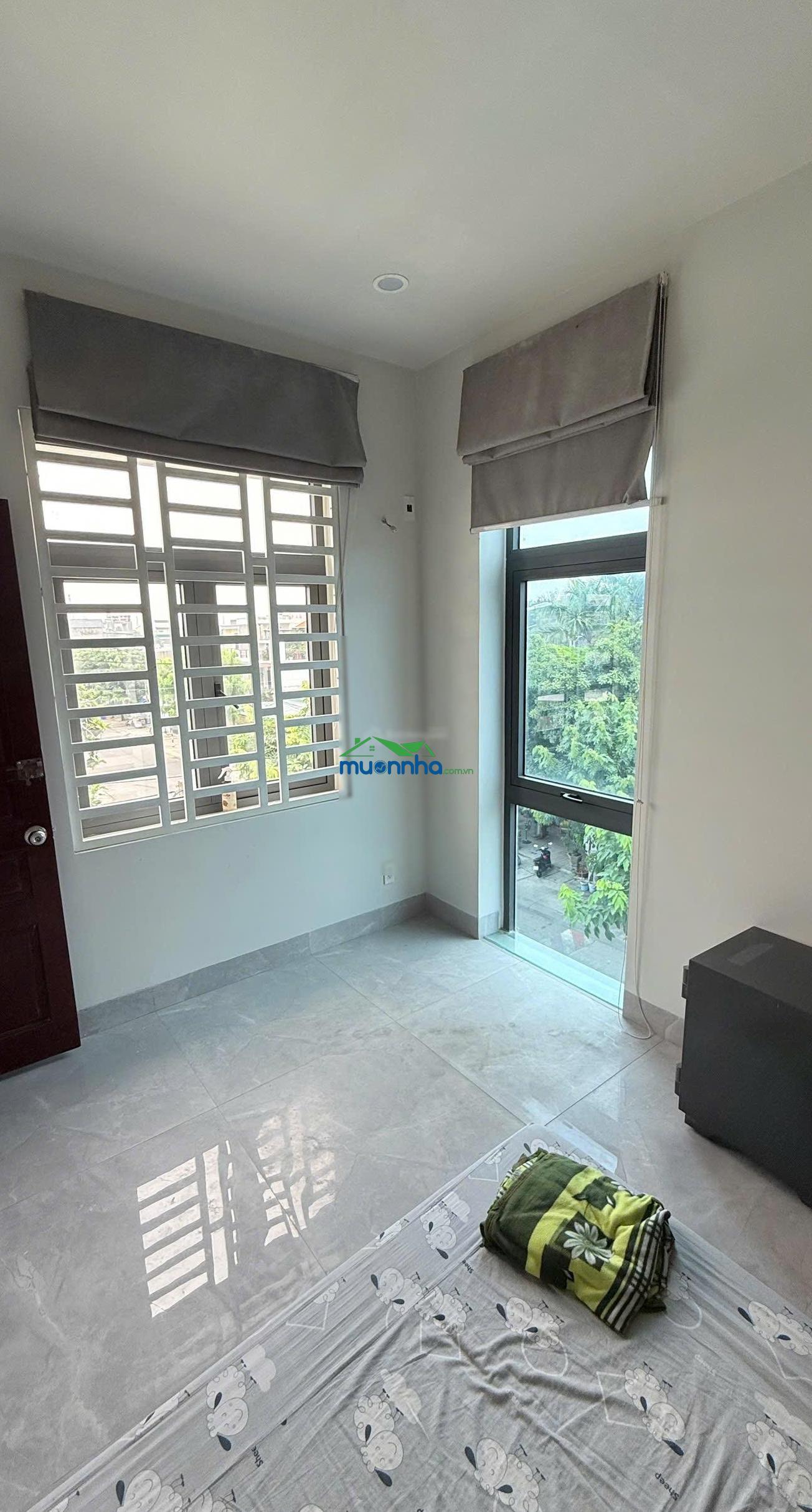 Tôi là chủ nhà. tôi cho thuê nhà có 1 kiot, 2 phòng ngủ, đầy đủ máy lạnh, máy giặt, tủ lạnh, nệm