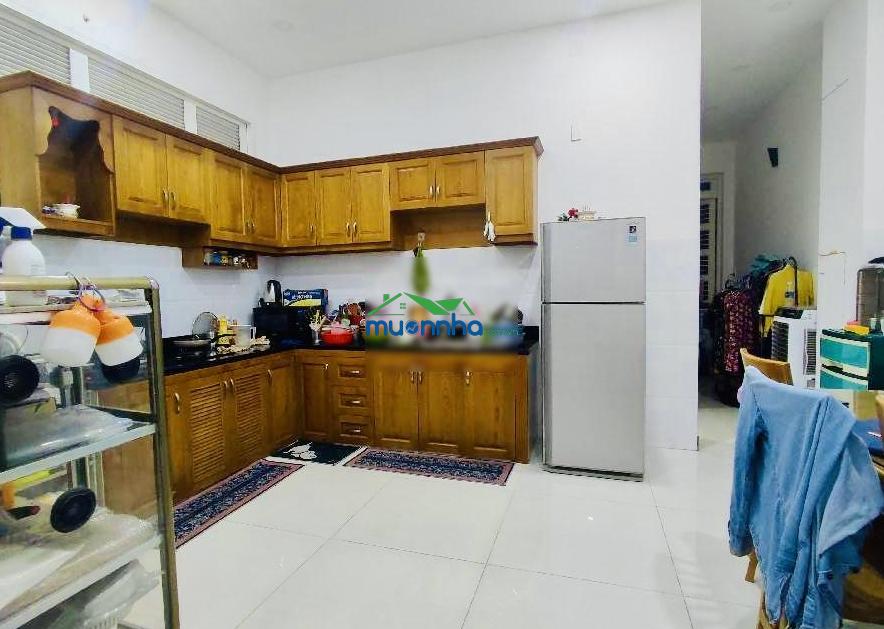 Bán nhà kế q7 - dt 6.12m x 20m - ô tô quay đầu - có thể xây mới 5 tầng