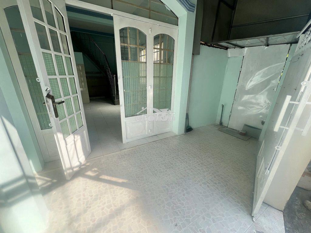 Bán nhà nhỏ mặt tiền đường - 2