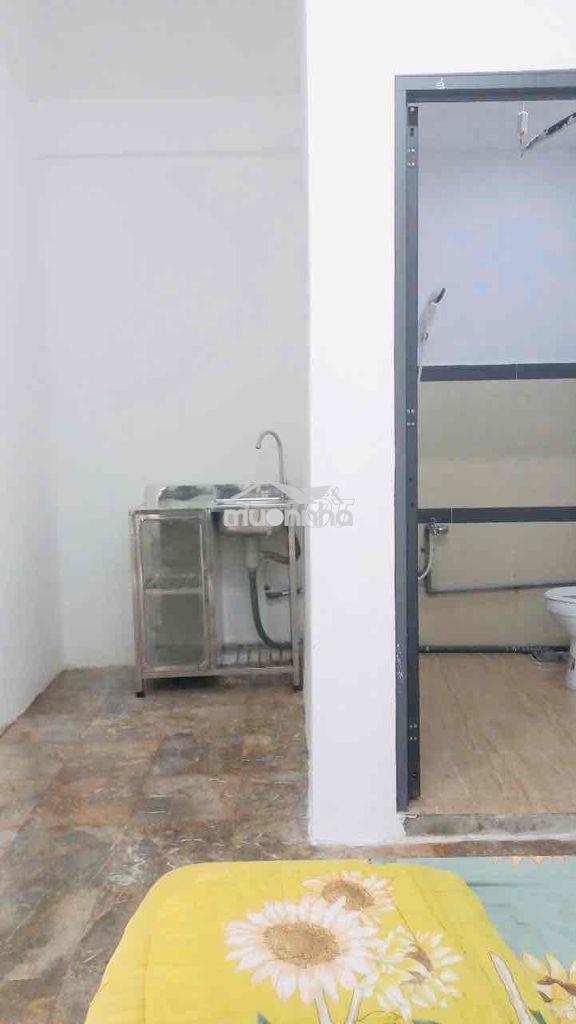 Phòng máy lạnh có cửa sổ - giường nệm ngay cạnh bến xe miền tây - 2