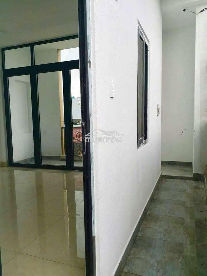 Phòng mới có ban công, máy lạnh ngay mặt tiền đường lê đức thọ - 4