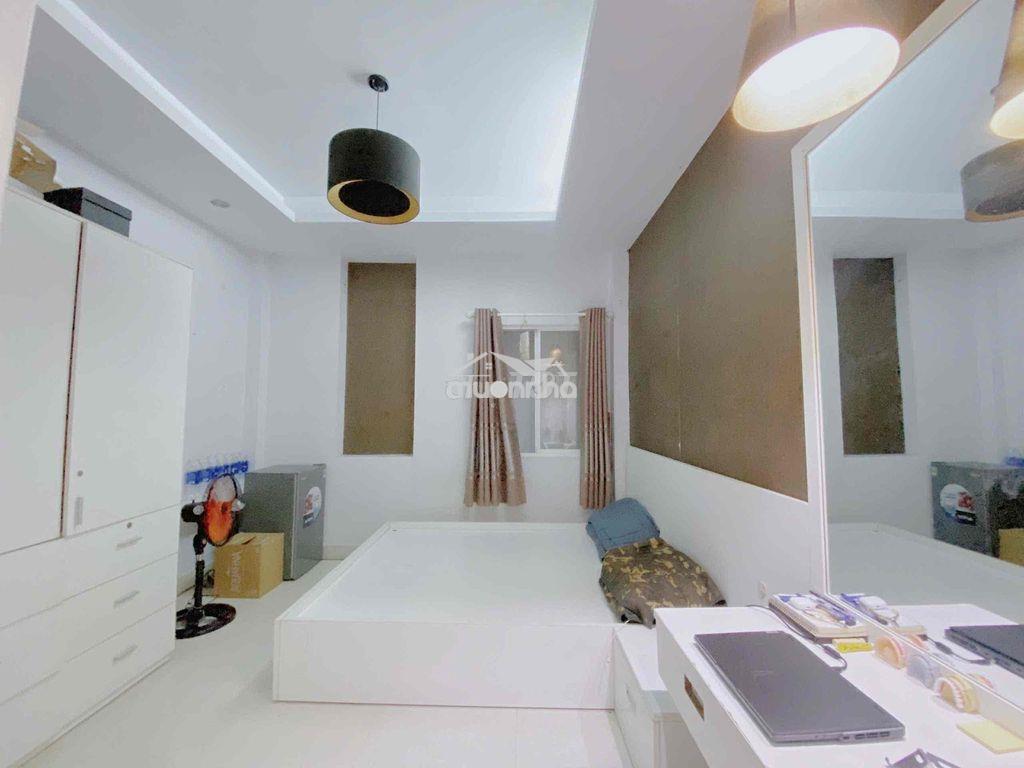 Phòng có nội thất y hình - 3