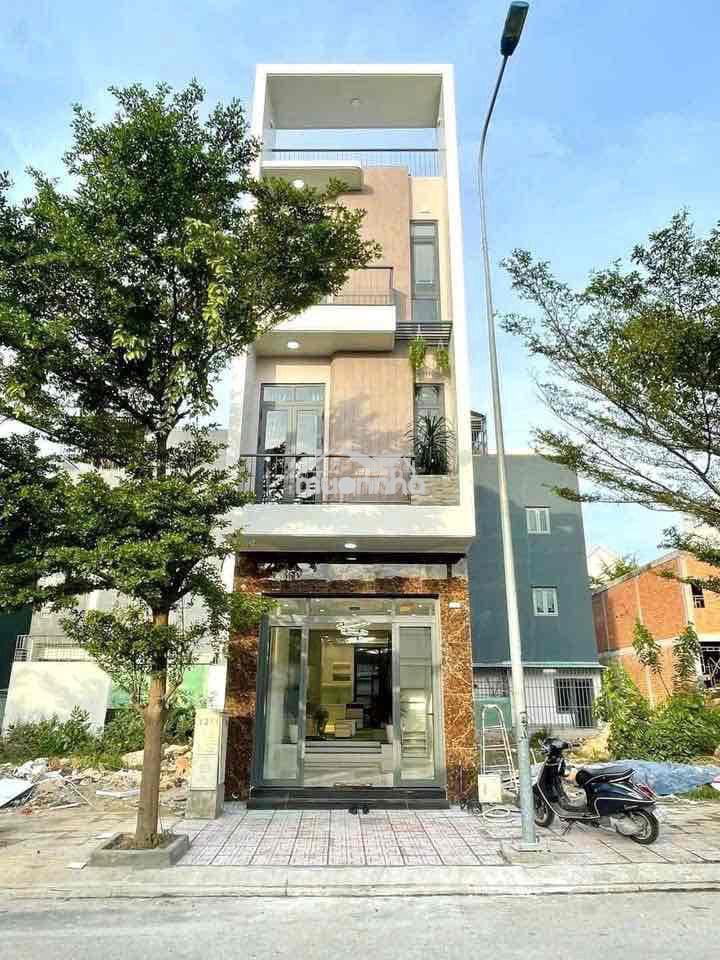 Nhà 1 trệt 2 lầu