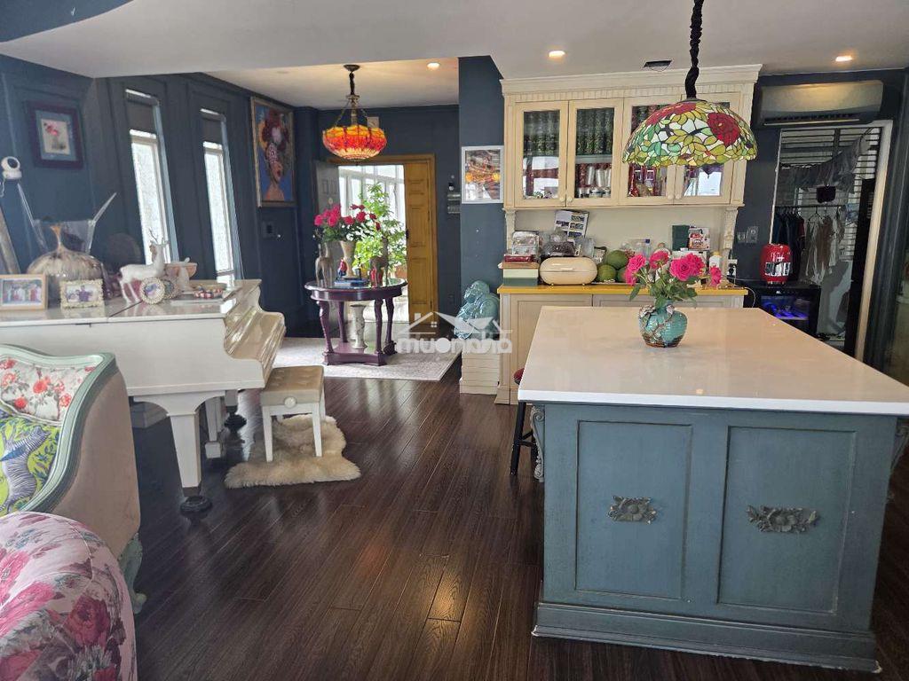 Bán căn hộ góc 3 mặt view sông,179m2 + 36m2 hành lag riêng, 2 chổ  oto - 4