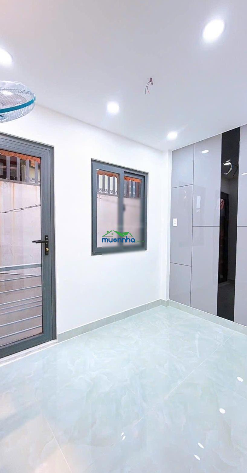 Bán nhà đẹp 3 tầng vào ở ngay trên trục đường tôn đản - 2
