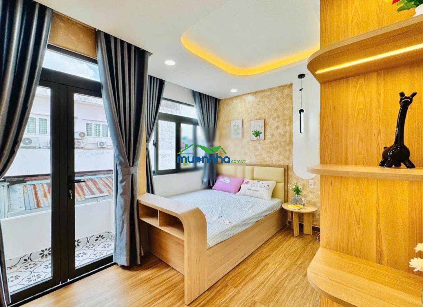 Hẻm xe hơi 1 căn ra mặt tiền, ngang 4m, 5 tầng bề thế với 4 phòng ngủ khép kín đầy đủ công năng