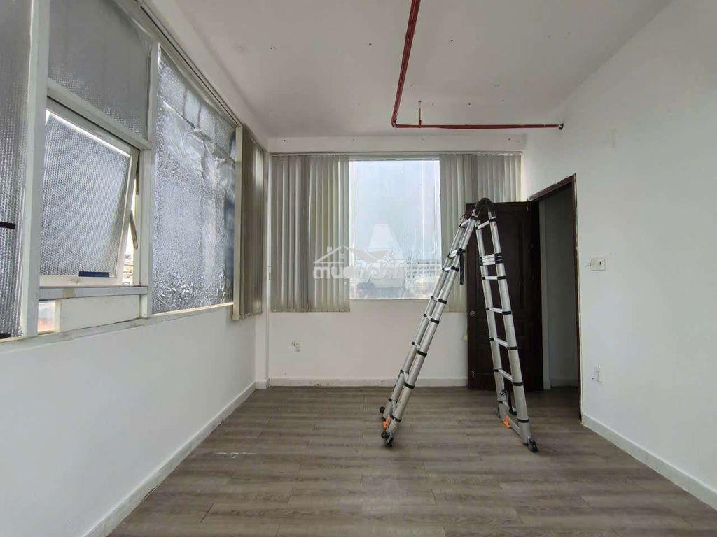 Văn phòng nguyễn trọng tuyển 40m2 giá 8,5 triệu/tháng - 2