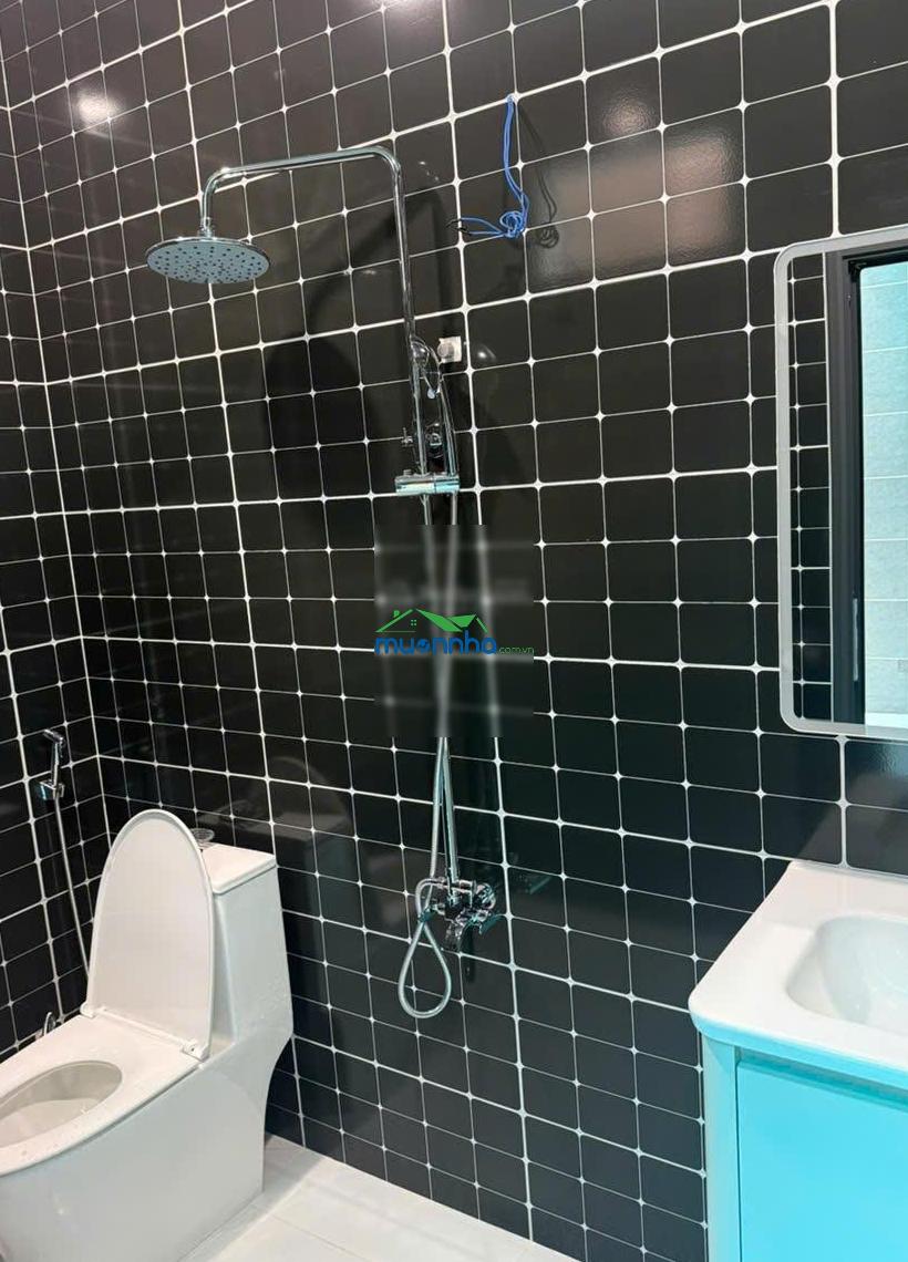 Chủ bán nhà 2 tầng mới xây - 100m2 - có sân trước và sau rộng - có phòng ngủ dưới - cách ql13 500m - Ảnh 3
