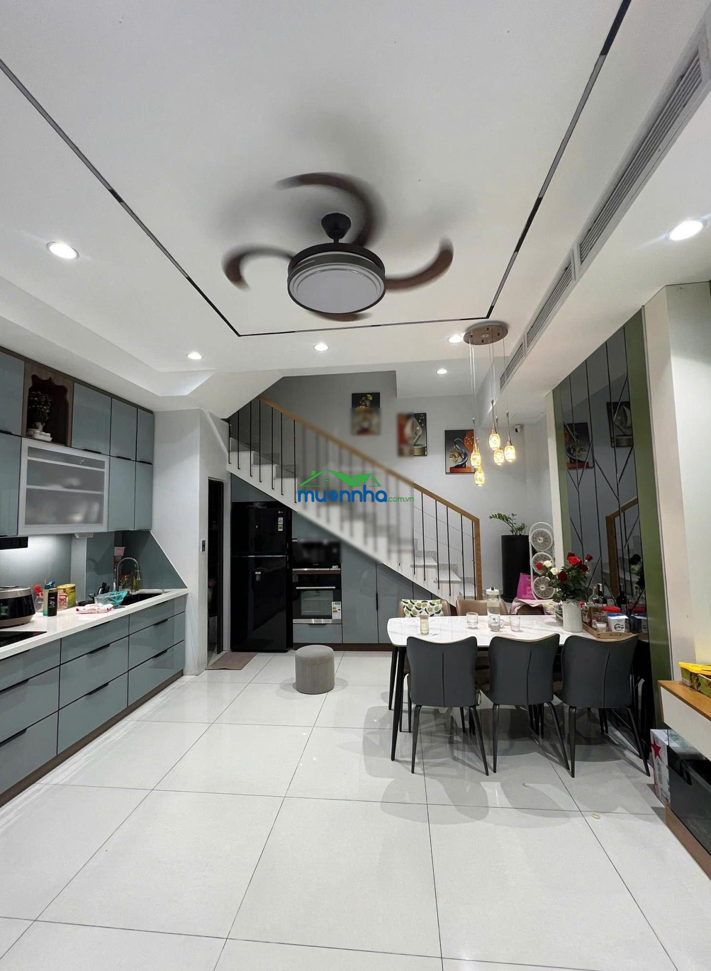 Hẻm xe hơi đường tân sơn nhì - đúc 3 tấm full nội thất. có bề ngang 5m - 2