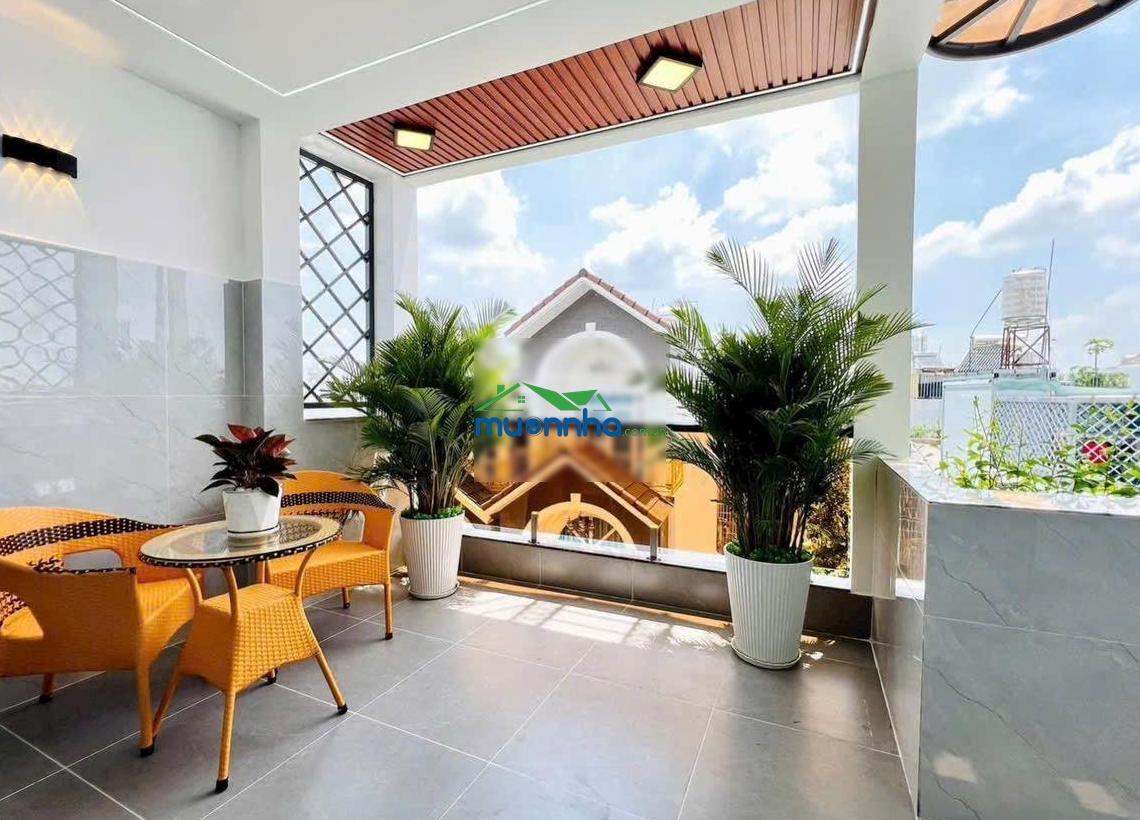 Bán nhà phố cao cấp có thang máy 4,5 x18m. đúc 5 tấm, hẻm 6m thông dương thị mười. q12