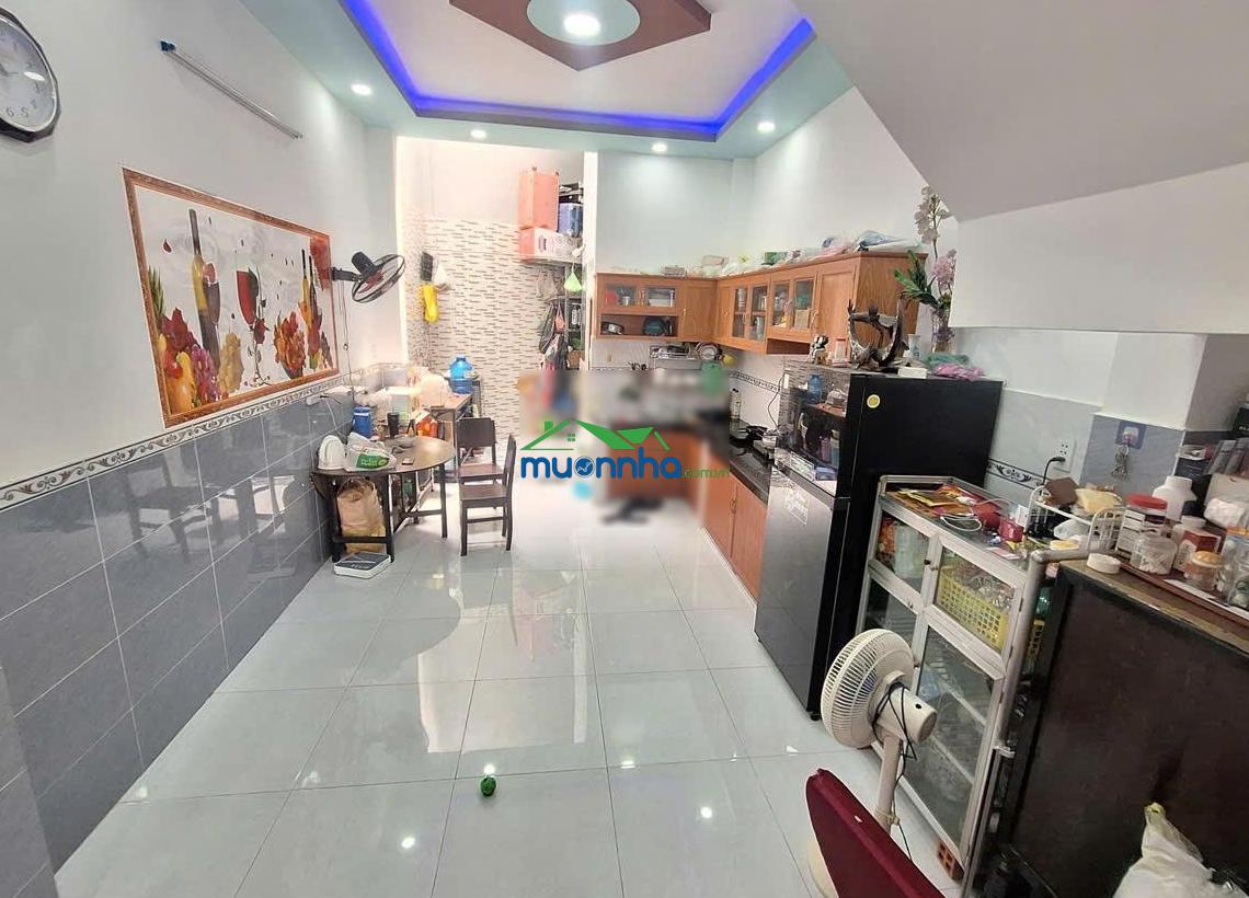 Kẹt nợ bán nhà 4.2m x 24m 3 lầu cách đường trường chinh 50m ngay cầu tham lương