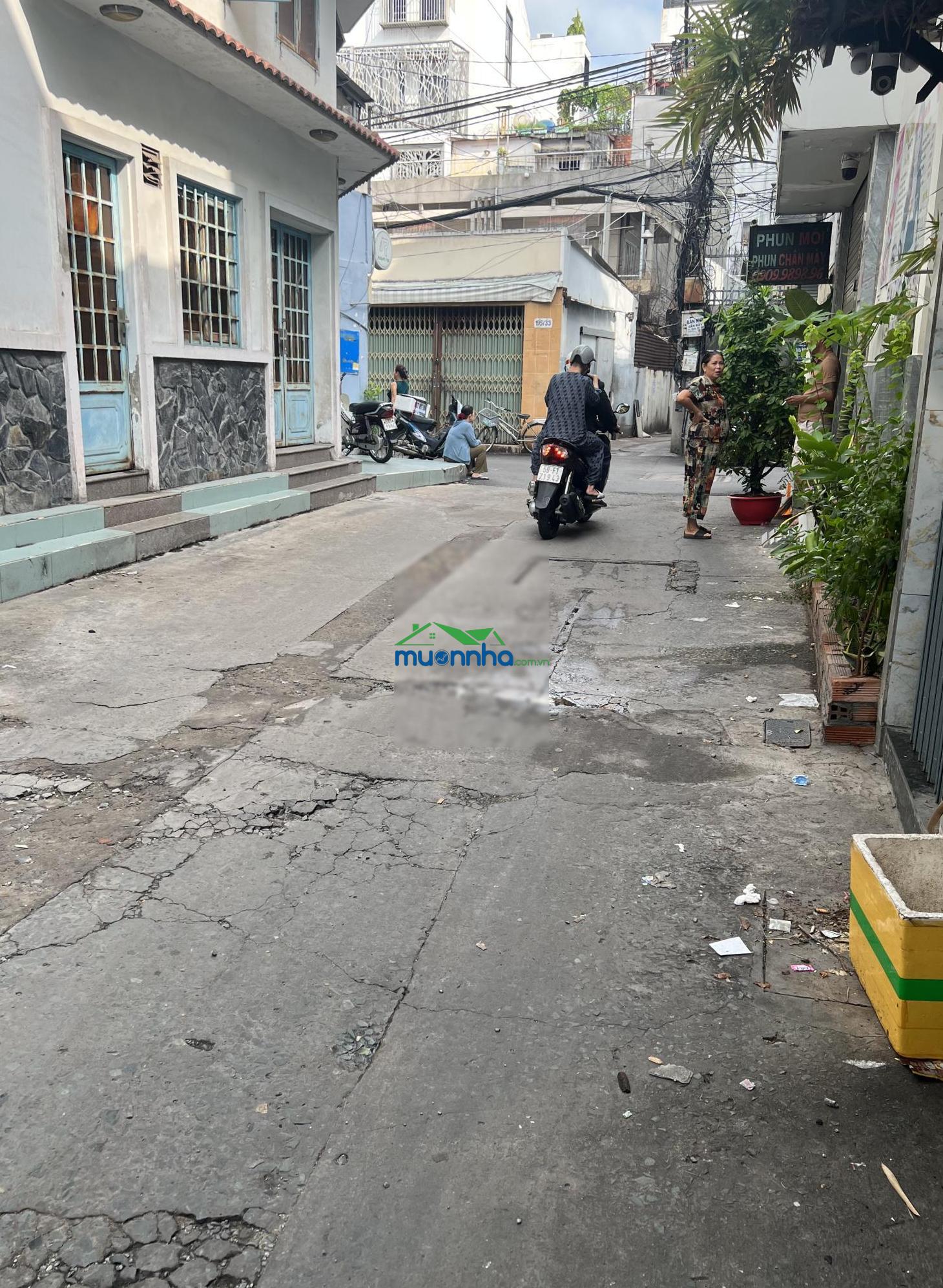 Hxh đỗ cửa trần văn đang q3 - ngang 4.3m hiếm - nhà 2 tầng ở ngay - 6.5 tỷ - 2