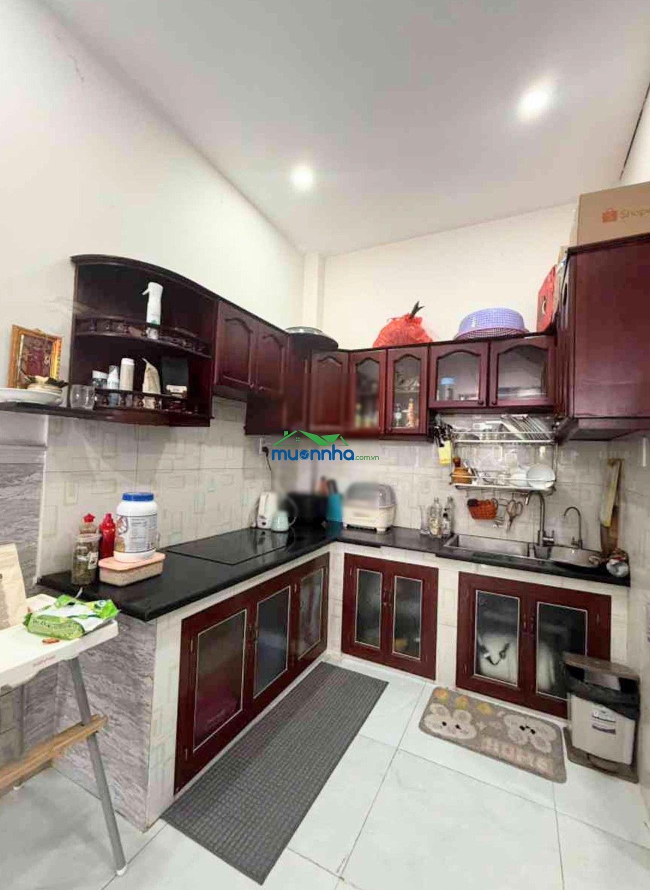 Bán nhà chính chủ, 3 tầng, 4 pn. xe hơi ngủ trong nhà, gần công viên làng hoa. chỉ 6t2