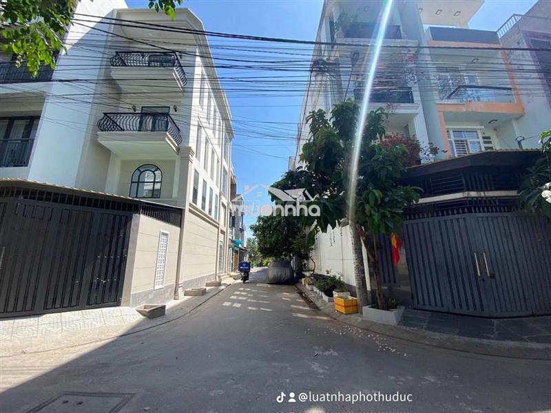 Còn 1 căn full nội thất - nằm trong kdc hưng phú - gần đại học luật