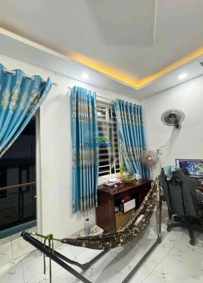 Hiếm - nhà 3 tầng (3pn) - cách ngã tư thủ đức 5 phút đi xe - sổ hồng hoàn công đủ - giá gặp tl