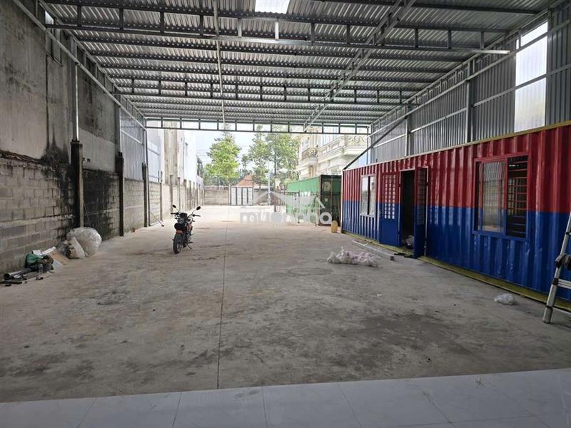 Cho thuê mb kho 700m có 3 pha và 2 container