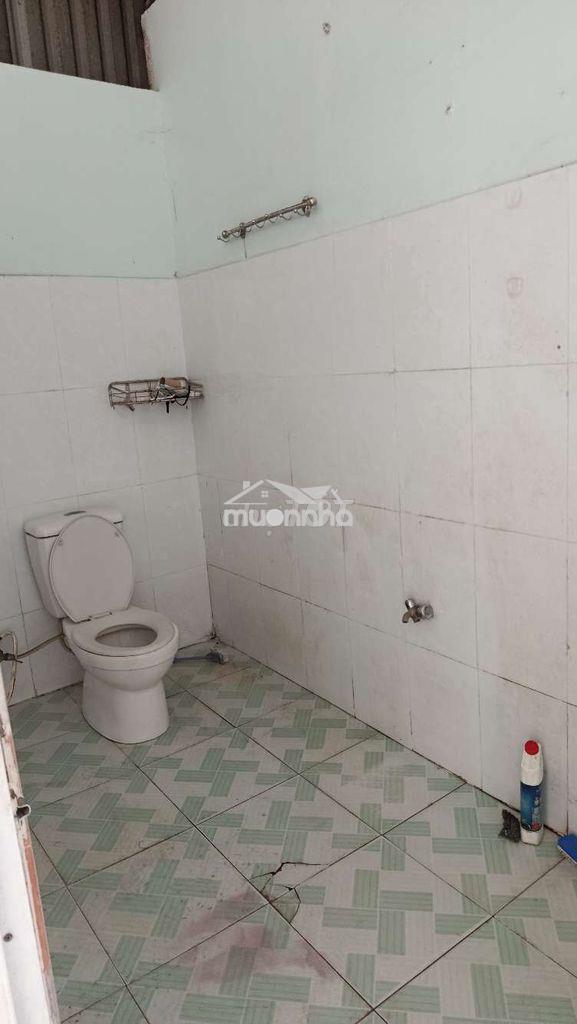 Nhà cho thuê 1tr 1 gác full đường xe hơi tới nơi ngã 4 bình phước - Ảnh 3