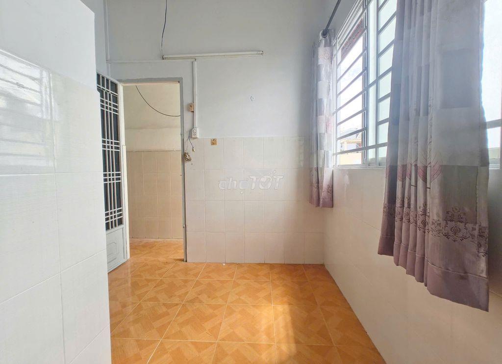 Sẵn nhiều phòng gác rộng rãi - 3