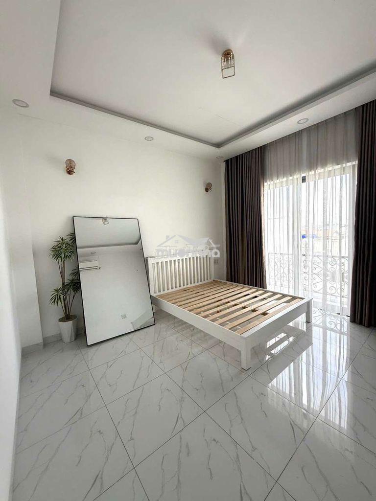 Nhà siêu đẹp 1 trệt 3 lầu, sân thượng, dt 4,5×15 có 4pn,4wc. đường 12m - 4
