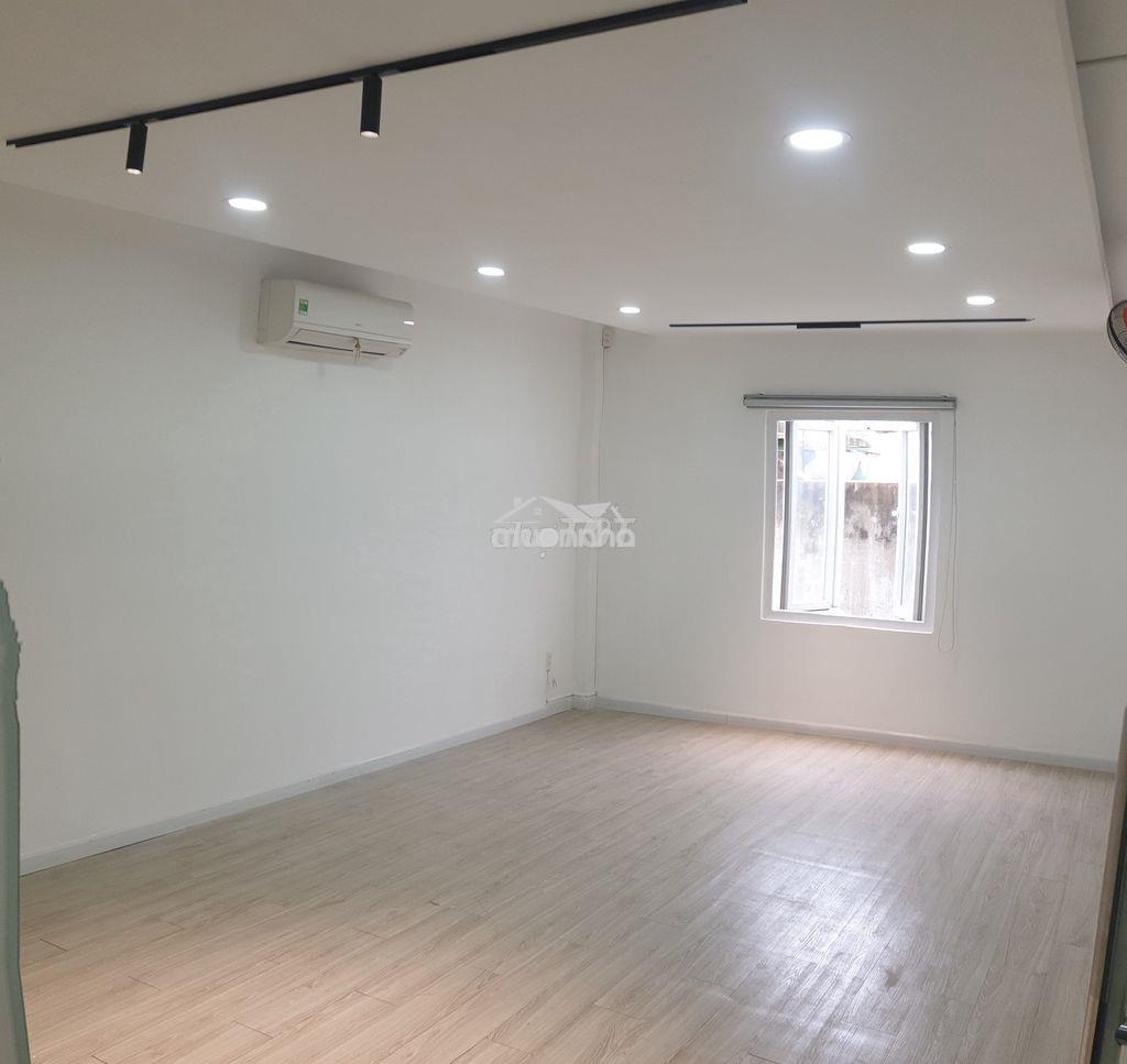Vphòng mặt tiền cộng hòa 60m2 + free 20m2 phòng họp - cuối tháng 7 - 2