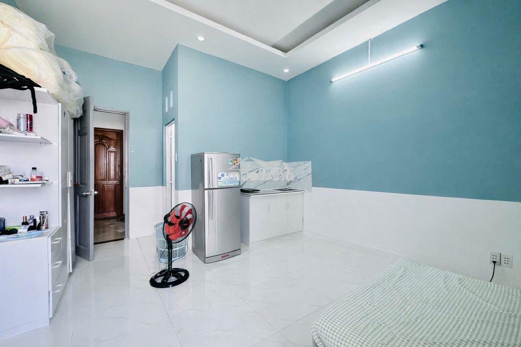 Ban công thoáng thuận tiện đi phú mỹ hưng, cầu tân thuận, free xe - 3
