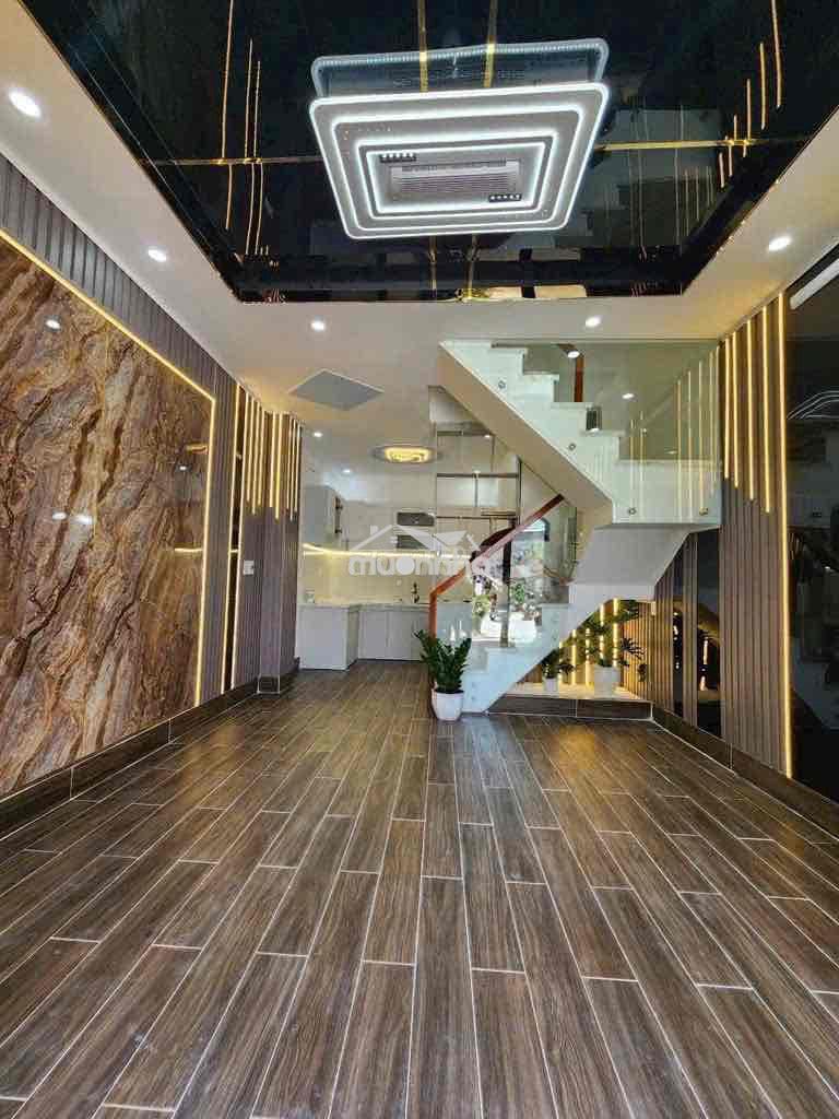 Nhà 2 lầu 4 phòng ngủ lê văn lương ngay cầu ông bốn