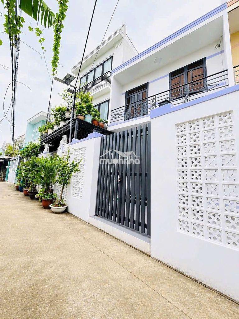 Nhà ngay chợ bà điểm đúc lưng xinh đẹp 