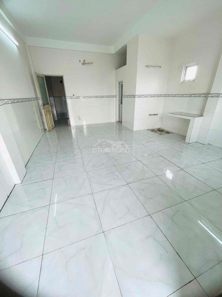 Phòng cho thuê máy lạnh rộng 45m2 ngay đường số 10 bình hưng - 3